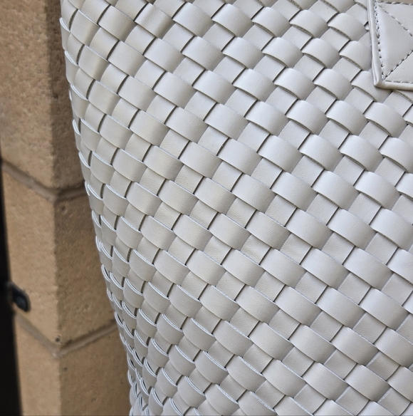 Expressions NYC Large Beige Woven Tote Bag - Picture 2 of 13